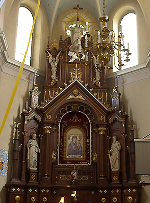 Ołtarz, który przypomina fasadę gotyckiej katedry